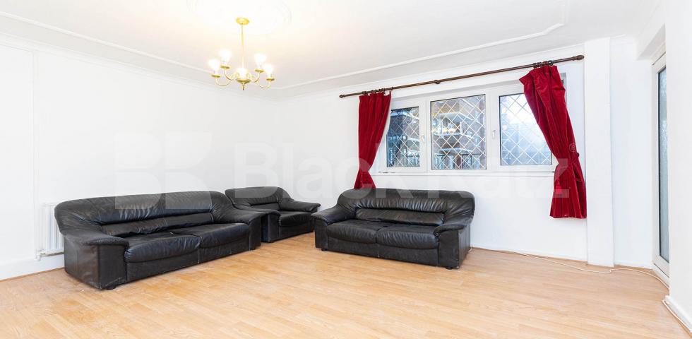 			PICTURES TO FOLLOW!, 3 Bedroom, 1 bath, 1 reception Flat			 Lindley Street, WHITECHAPEL E1